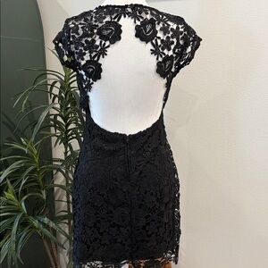 Mi Ami Francesca’s Black Dressy Lined Lace Mini Dress Open Back Fitted NWT M